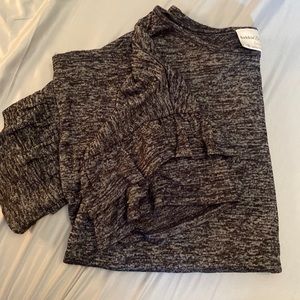 Grey Bobbie and Brooks short sleeve top with ruffle sleeves.